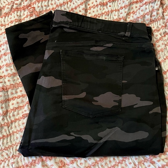 Wit & Wisdom Camo Skinny Jeggings - Picture 2 of 5